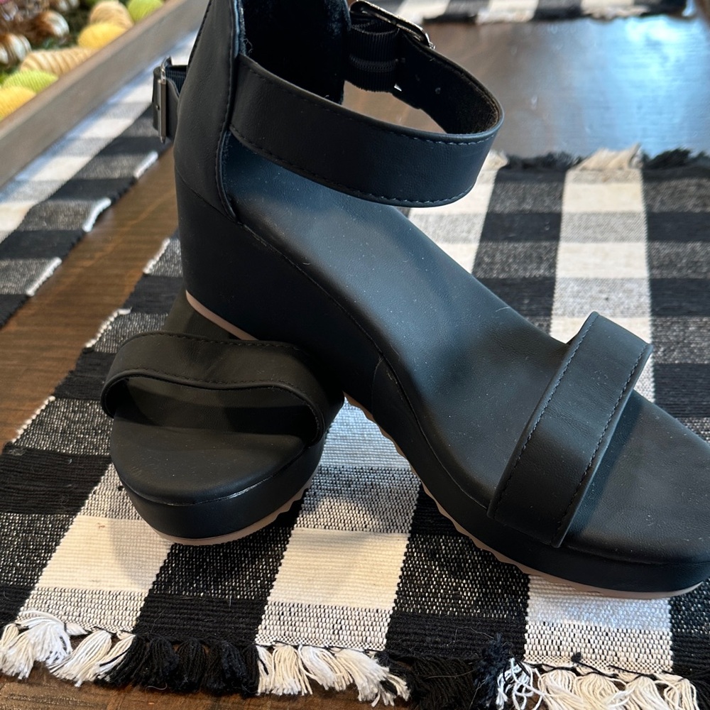 SHEIN Black Wedge Sandals